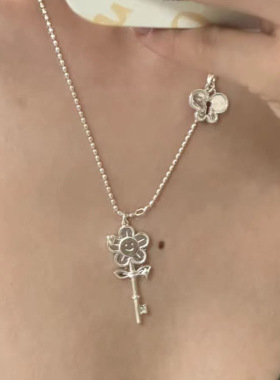 童趣花花钥匙蝴蝶项链女甜美花朵蝴蝶双吊坠设计小众可爱锁骨链