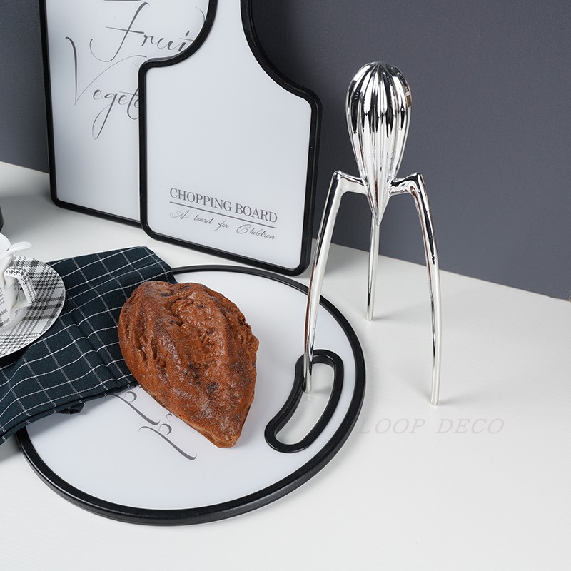 样板间 厨房餐厅台面简约现代摆件 几何砧板面包茶巾炊具软装套件 - 图2