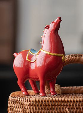 红色陶瓷骏马生肖马摆件