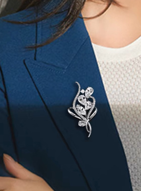 高级感经典郁金香胸针高档锆石闪耀胸花西服配饰高档大衣西装别针