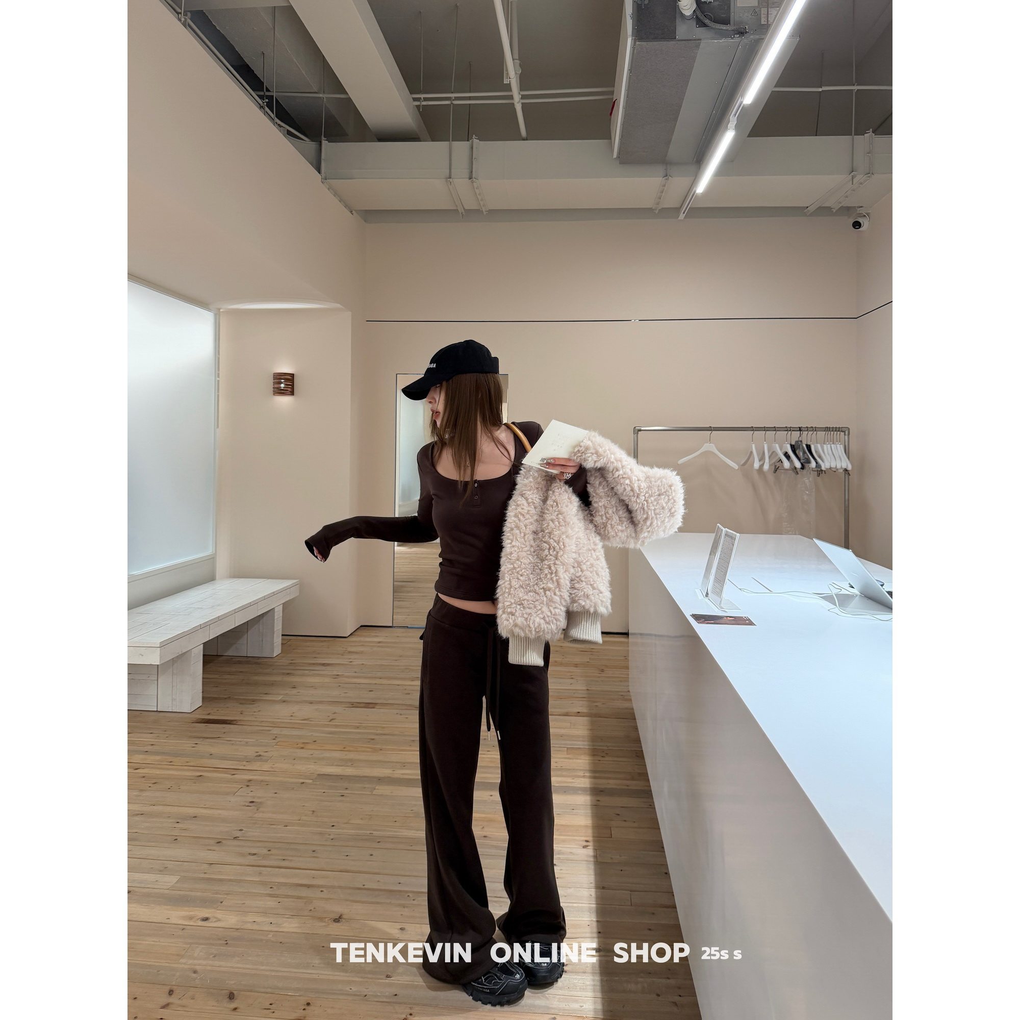 十一石 U领加绒修身打底衫低腰显瘦阔腿直筒休闲裤女休闲两件套II,淘宝优惠券,粉丝福利购,淘宝优惠卷