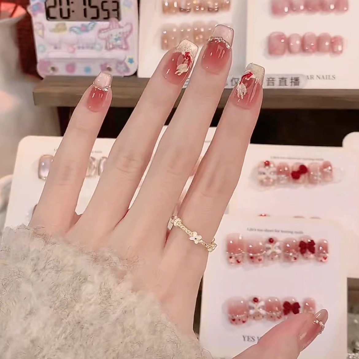 鲤跃龙门 纯手工法式猫眼穿戴甲新年粉金鲤鱼显白气质战甲减龄款,淘宝优惠券,粉丝福利购,淘宝优惠卷