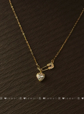 清冷感金色爱心别针项链