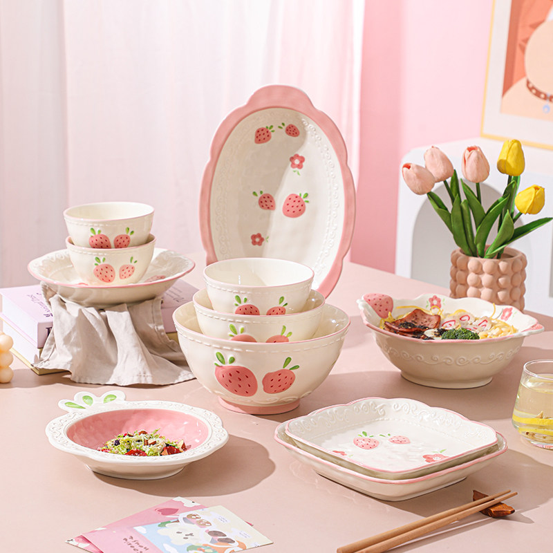 釉下彩草莓陶瓷餐具套装组合家用米饭碗菜盘小清新高颜值2025新款