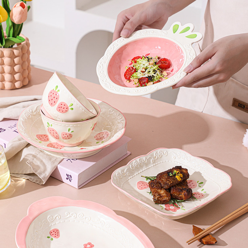 釉下彩草莓陶瓷餐具套装组合家用米饭碗菜盘小清新高颜值2025新款
