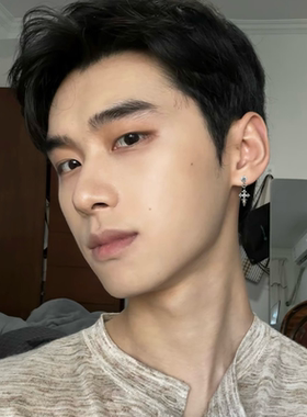 S925银莫桑石十字架男士耳钉