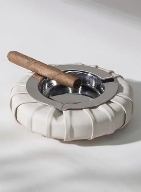 现代轻奢样板间洽谈会客区书房男主人房雪茄烟灰缸现代马毛摆件