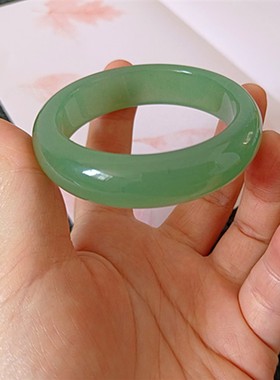 女款东陵玉手镯绿色淡绿色玉镯