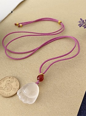 迷你白玉髓猫爪子玉吊坠