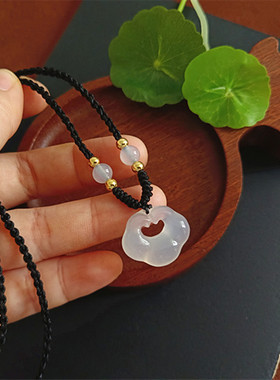 白玉髓祥云锁项链直播货源批发云朵锁吊坠男女情侣抖音小红书同款