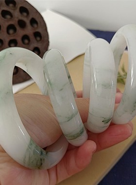 民族风女东陵玉天山翠手镯