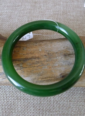 新疆和田玉碧玉老坑菠菜绿手镯