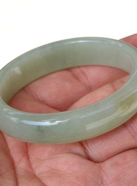 山流水天然手镯新疆和田玉