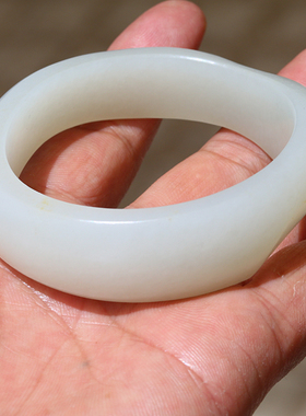 手镯和田籽料白玉玉镯子