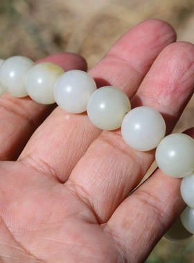 新疆和田玉籽料洒金皮高脂粉白玉