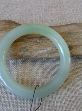 新疆和田玉老坑翠青玉圆条手镯