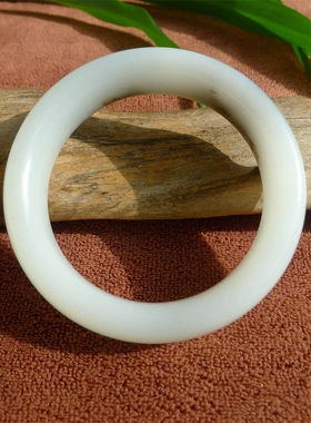 新疆和田玉老坑糖羊脂白玉手镯