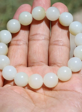 新疆和田玉且末糖白玉手链