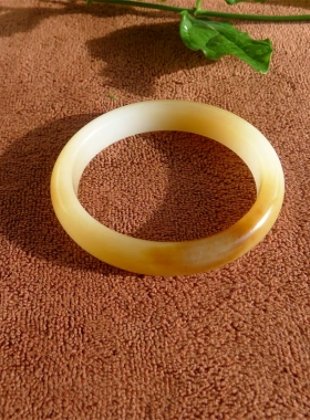 新疆和田玉老坑油润糖羊脂白玉