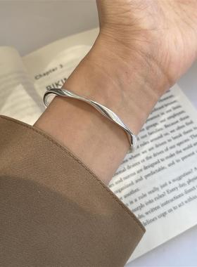 足银999小众手镯冷淡风时尚年轻款百搭莫比乌斯环手环送女友