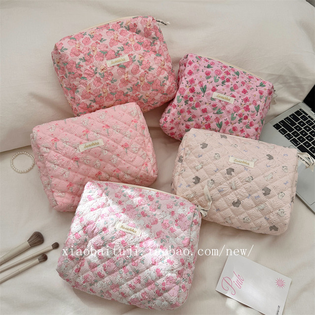 Large capacity travel toiletries and cosmetic storage bag