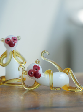 淄博琉璃手作可爱金丝猴生肖摆件