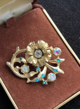 中古vintage复古宫廷风胸针女高级感轻奢小众设计感胸花别针配饰