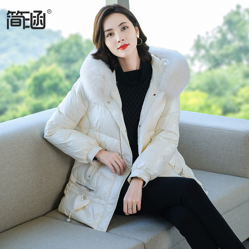 羽绒服女款2021年冬季新款棉衣棉袄毛领连帽修身休闲时尚保暖外套