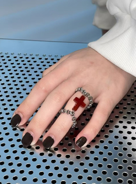 甜酷风简约红色十字架时尚个性钛钢情侣戒指女小众轻奢设计手饰
