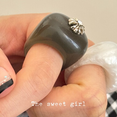 新款个性宽版十字架戒指女设计感星球冷淡风彩色时髦指环女