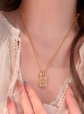 平安无事牌满钻幸运锁骨项链