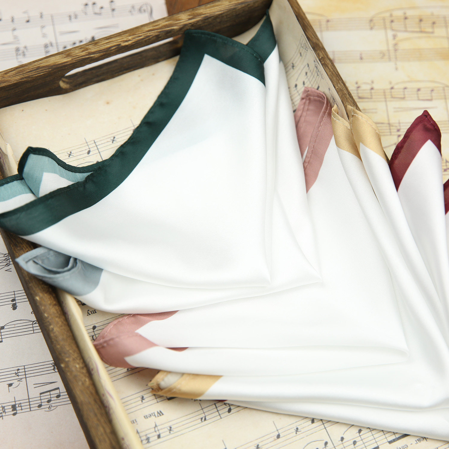 墨绿红色边简约西装小方巾口袋巾新郎结婚纯色多色手工卷边印花,淘宝优惠券,粉丝福利购,淘宝优惠卷