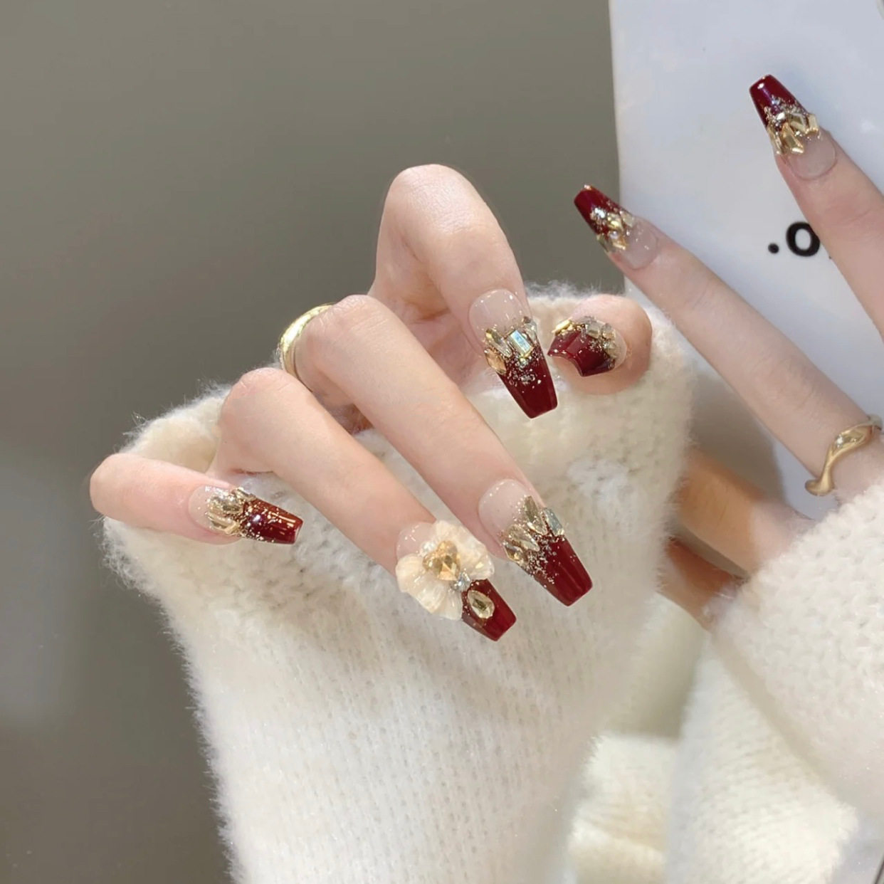 【在逃公主】纯手工穿戴甲片秋冬新款新年节日香槟钻显白美甲贴片,淘宝优惠券,粉丝福利购,淘宝优惠卷