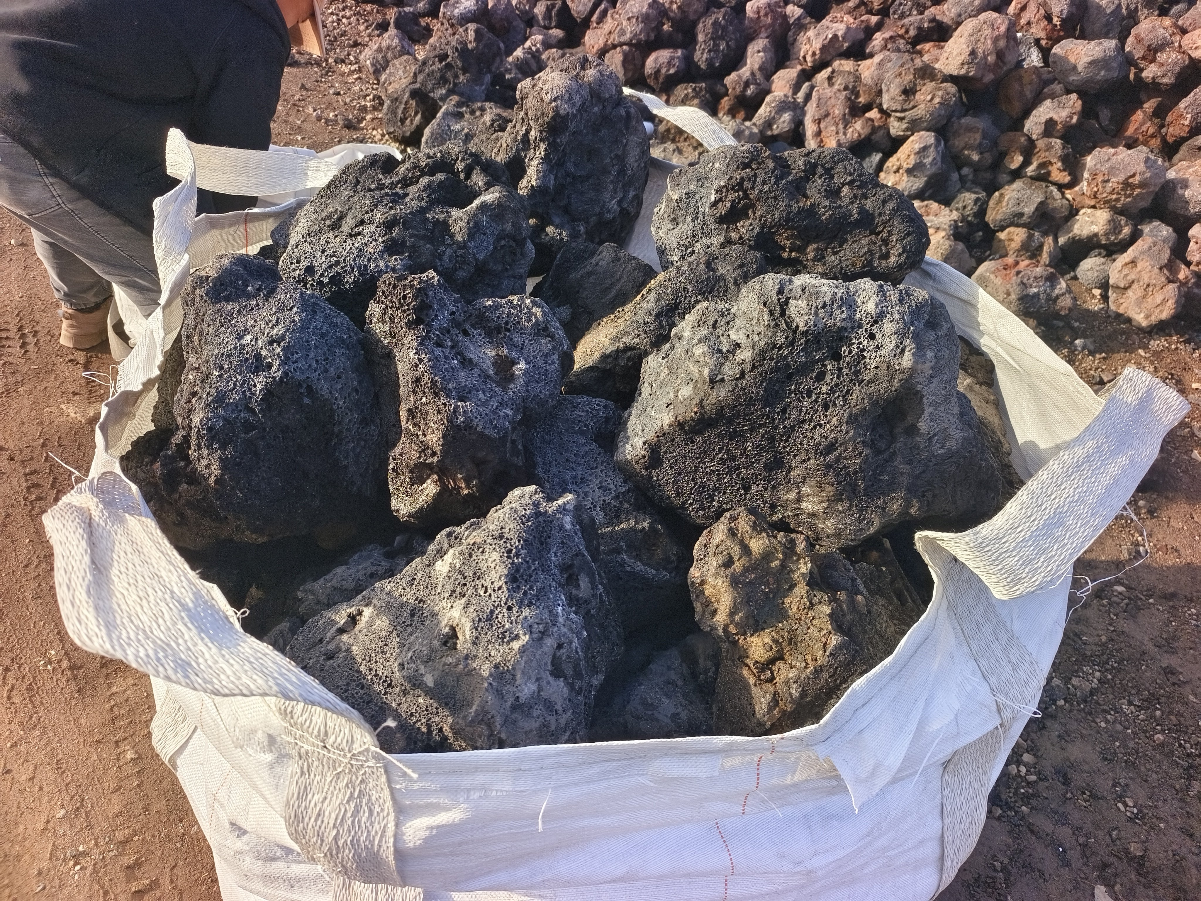 (20-90厘米100斤批发)黑色火山石大块生态鱼池造景装饰园林砌墙,淘宝优惠券,粉丝福利购,淘宝优惠卷