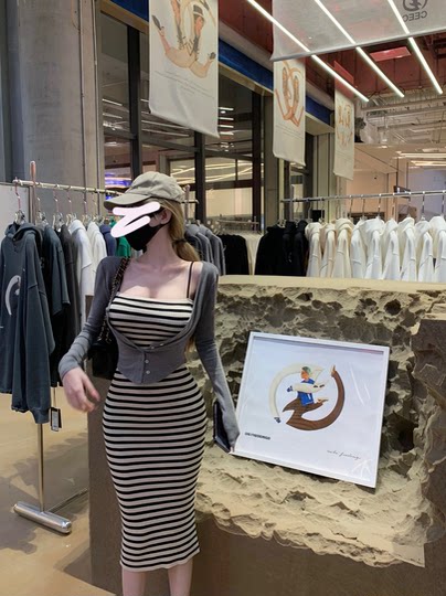 Striped high-slim waist-hugging suspender dress