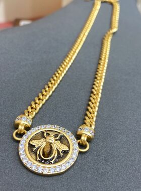 圆形轻奢蜜蜂项链复古小众时尚个性日常简约百搭通勤法式设计吊坠