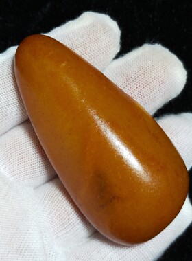 93.9克和田玉黄沁籽料原石手把件完整油润一把抓无伤无裂毛孔清晰