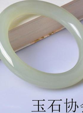 精品新疆和田玉手镯晴水圆条青白玉镯子浅绿色正圈镯子高级感女款