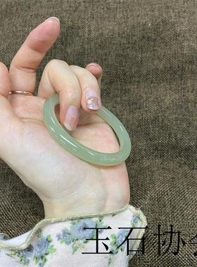 新疆和田玉晴水手镯女款青白湖水绿美人细圆条玉叮当镯子正品证书
