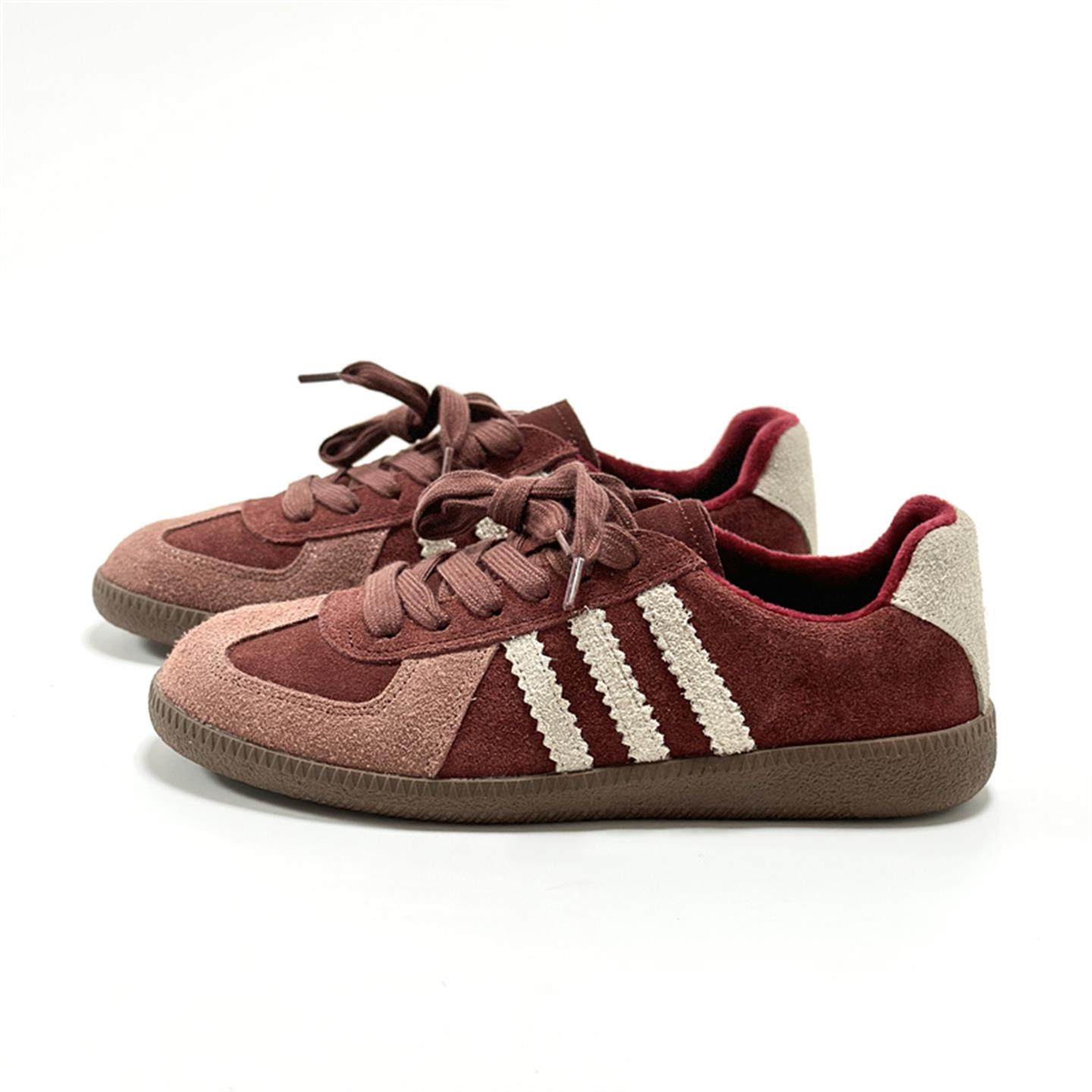 港风复古平底德训鞋女2025爆款反绒皮三条杆板鞋显脚小休闲运动鞋,淘宝优惠券,粉丝福利购,淘宝优惠卷