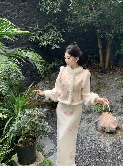 新中式温柔设计感毛领盘扣马甲旗袍连衣裙女2025冬季国风气质套装