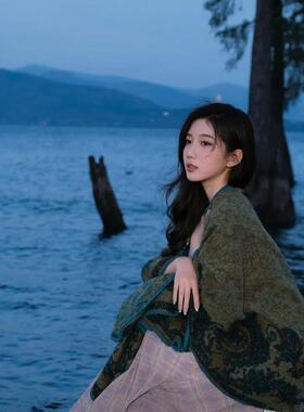 复古民族风披肩女外搭高级感新疆云南旅游拍照墨绿色保暖披风斗篷