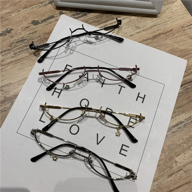 The same style as the internet celebrity with chain pendant glasses with internet celebrity