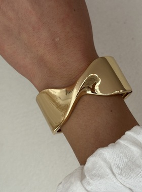 欧美仿珍珠抱抱手镯合金INS风时尚百搭手镯光面时尚开口手环