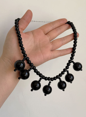 法式复古黑色圆球吊坠锁骨链黑珍珠串珠项链轻奢高级感毛衣链配饰