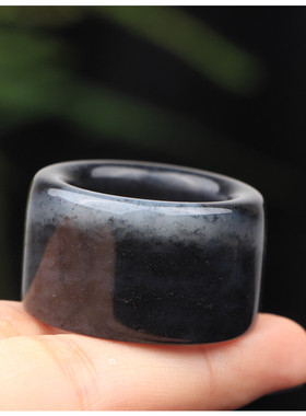 黑白分明意境山水和田玉青花籽料