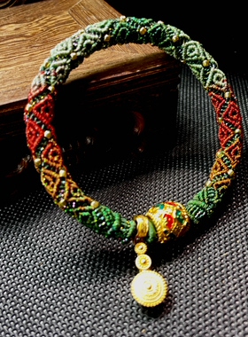 纯手工回纹手镯编织精品红绳手绳绿金配色搭配精致美观采用