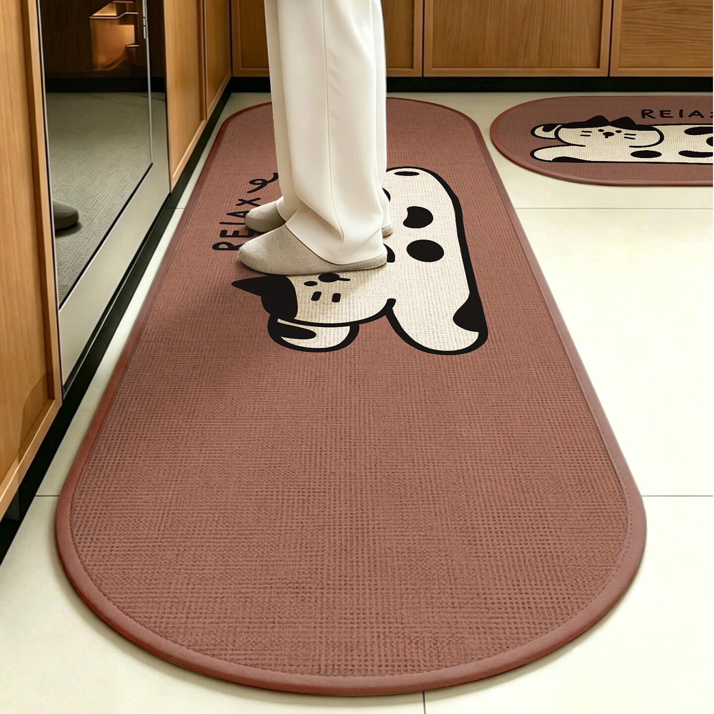 Imitation linen kitchen floor mats are water-absorbent, oil-absorbent, non-slip, stain-resistant, wipeable and washable floor mats, anti-stain and stain-resistant, non-slip floor mats.