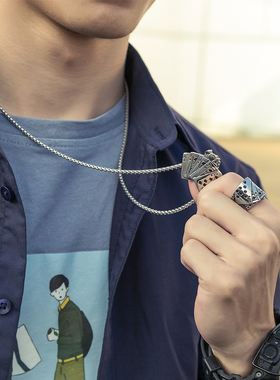 蹦迪同花顺钛钢扑克牌刻字吊坠