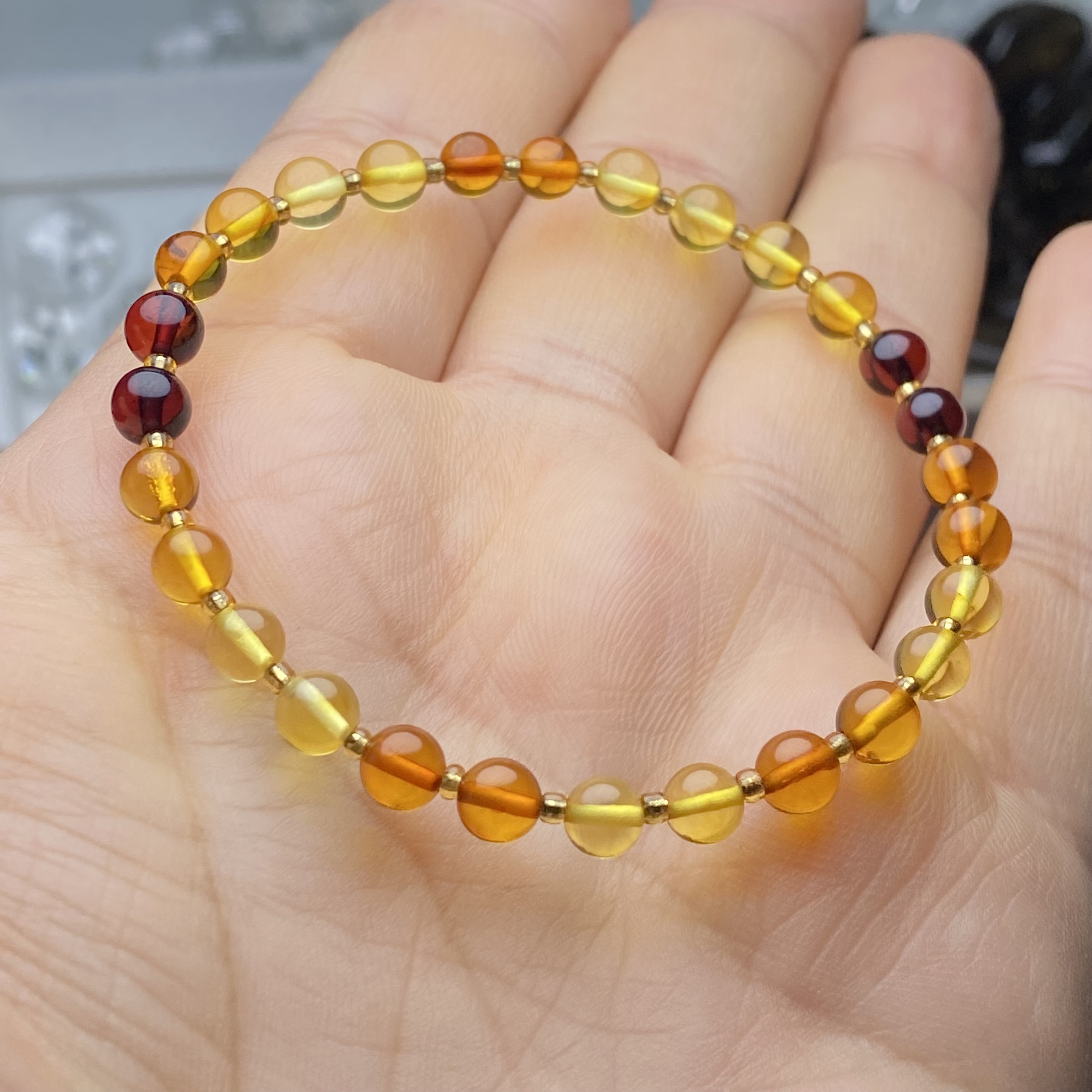 正品天然血珀金珀蜜蜡手串琥珀多宝手链女款简约时尚女款饰品礼物 - 图2